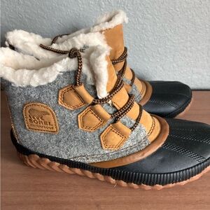 Sorel Out 'N About Plus Felt Waterproof Duck Lace-up Boots NWOT